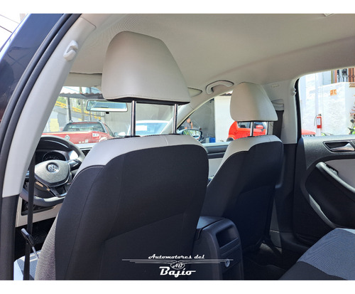 Volkswagen Jetta 2.0 L4 At