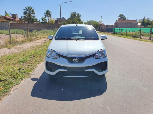 Toyota Etios 1.5 X (90cv) 5ptas.