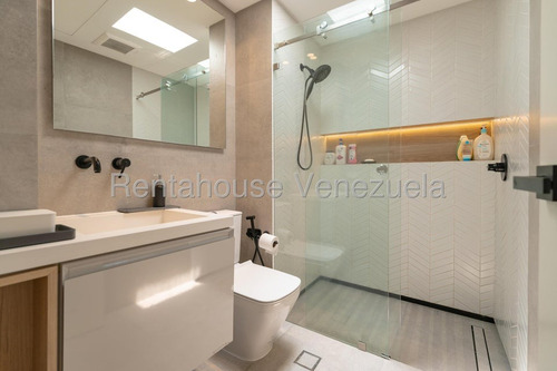 Espectacular Casa En Venta Ubicada En Alto Hatillo 25-18002