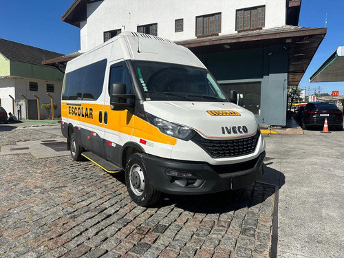 Daily Iveco 28 Lugares 2021/2022 Escolar