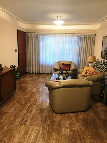 Imagen 1 de 12 de Impecable Chalet