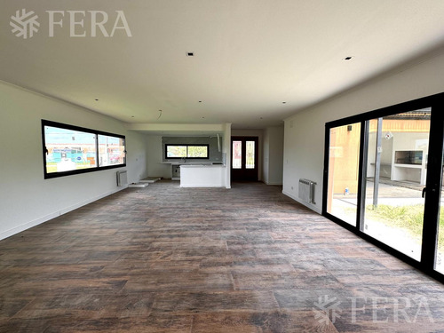 Venta Casa 4 Ambientes Con Piscina Campos De Roca - Brandsen