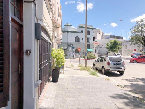 Toda Reciclada! En 1 Planta, A Metros Br. España Y Libertad