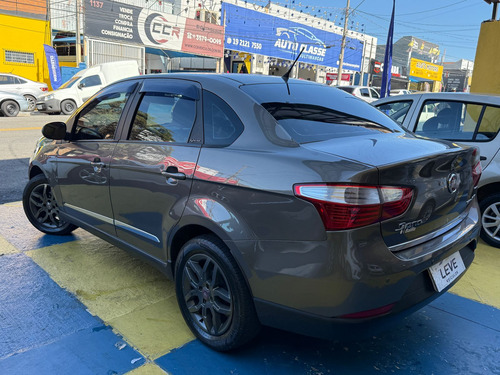 Fiat Grand Siena Fiat Grand Siena Essence 1.6 16V Dualogic (Flex)