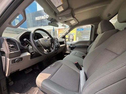 Ford F-550 6.8 Xl At
