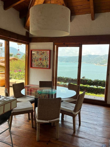 Casa Con Increíble Vista Al Lago En El Escondrijo
