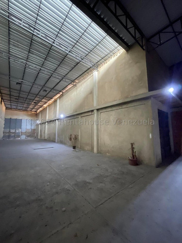 Galpón En Venta En La Avenida Constitución De Maracay Excelente Zona Comercial Listo Para Firmar Negociable Nela 24-23444