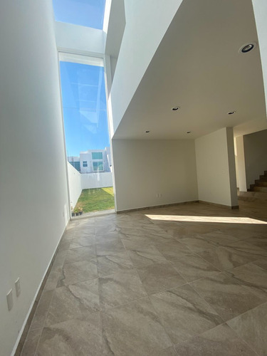 Residencia De Autor En Cumbres Del Lago, Terreno 313 M2, Con