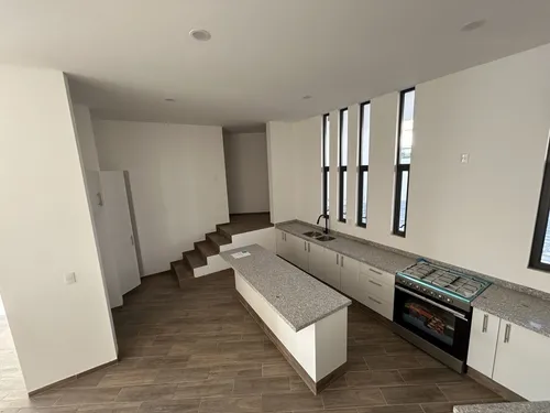 Hermosa Casa En El Condado/ Privada