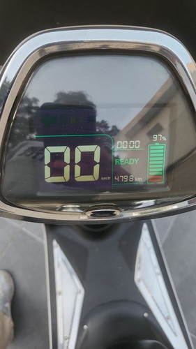 Imagen 4 de 15 de Moto Electrica Sunra Grace / Litio / 4500 Km / Scooter