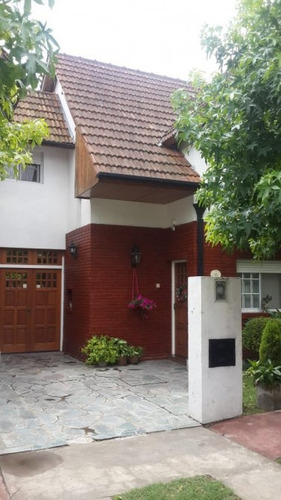 Imagen 2 de 14 de Excelente Construccion En Barrio Cerrado ¨los Robles¨