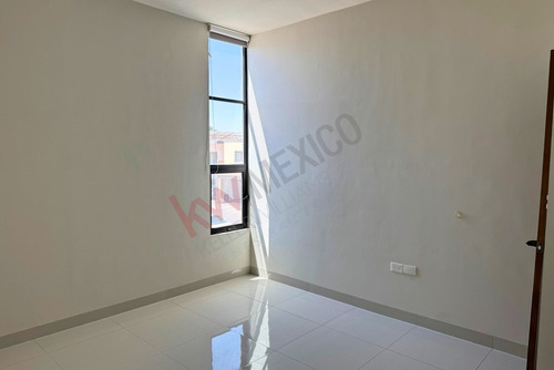 Casa En Venta En Cerrada Camaleón Ubicada En Esquina, Residencial Palma Real - Viñedos Torreón