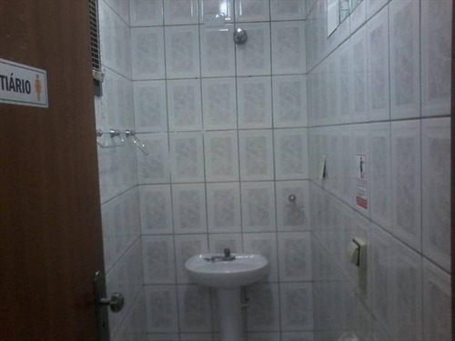 Imagem 2 de 12 de Bem Localizado E Reformado Proximo De Farmacias Bancos Restaurante E Praça - Hm1755