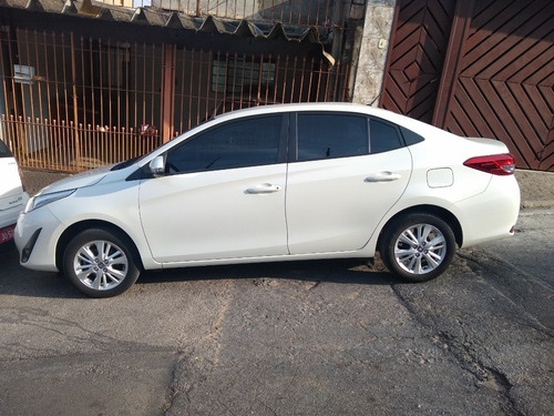 Toyota Yaris Xl Plus Automático 1.5 Câmbio 5 Machas...