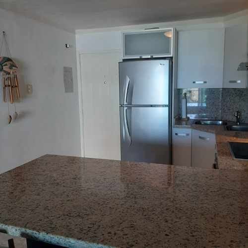 Imagen 4 de 13 de Apartamento Vista Al Mar En Alquiler Vacacional En Playa El Angel Edificio Costanera