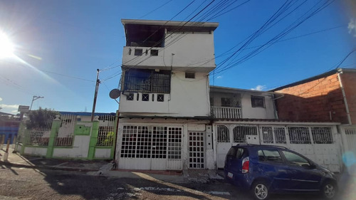 Casa Con Apartamentos En Venta Barrio Sucre