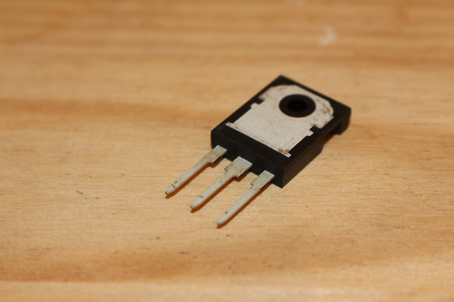 Transistor 4 Irfp264n + 8 Til111 + 15 Kia7815 Isolado
