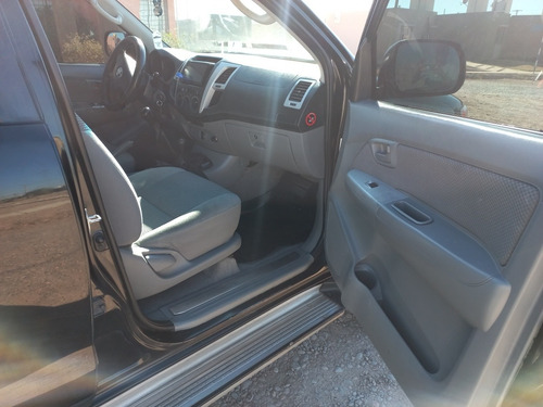 Imagen 10 de 13 de Toyota Hilux 3.0 D/cab 4x4 Srv 2005