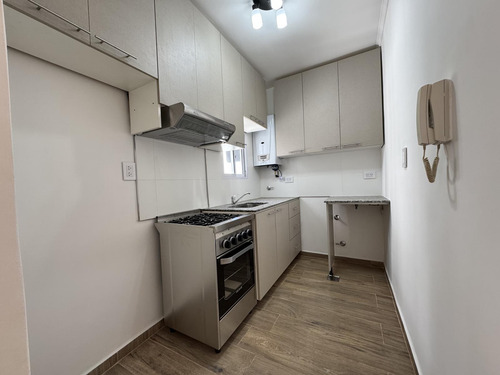 Departamento De 3 Ambientes Sobre Avellaneda En Floresta