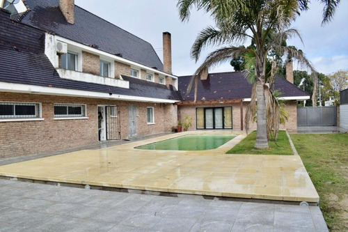 Imagen 3 de 21 de Excepcional Casa Totalmente A Nueva, Impresionantes Amenites 4 Dormitorios 6 Baños, Jacuzzi, Piscina, Sauna, Playroom, Calefacion, Estufa Leña, A Nueva, A Estrenar Usd 2500 Alquiler Mensual