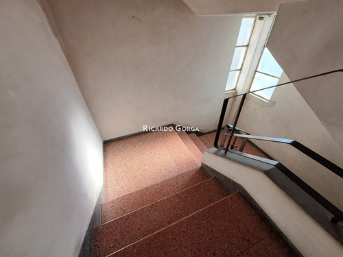 Venta Apto Semi Piso Muy Luminoso Al Frente Sobre Av. Millan En Aguada