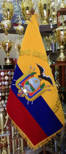 Imagen 1 de 8 de Bandera De Terciopelo Con El Escudo Bordado