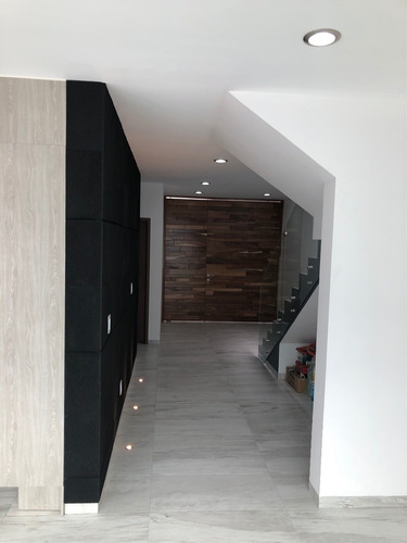 Hermosa Residencia En Venta En Solares