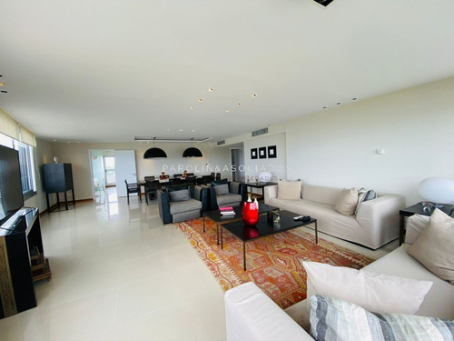 Imagen 2 de 14 de Venta De Aparatmento De 3 Dormitorios En Edificio Tiburon Iii
