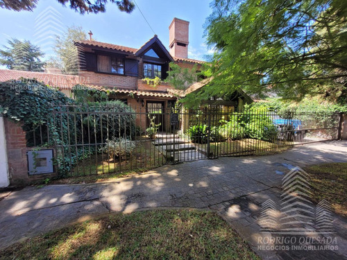 Una Excelente Casa De Categoría,con Detalles De Lujo!