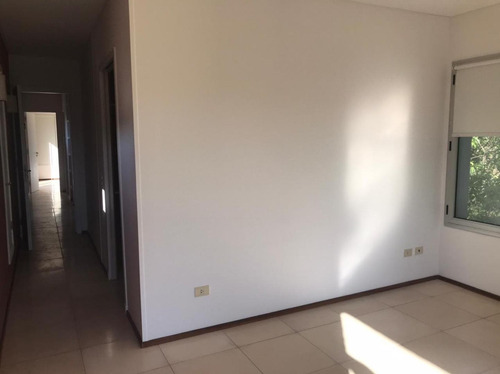 Imagen 9 de 30 de Excelente Casa Sobre Lote Central