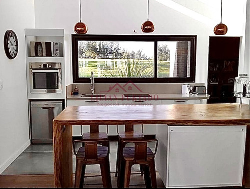 El Quijote, Con Pileta Privada, 5 Cuartos, 3 Suites Matrimonial, 2 De 2 Camas, 5 Baños, Aire Por Ambiente. Excelente - Ref: 1331