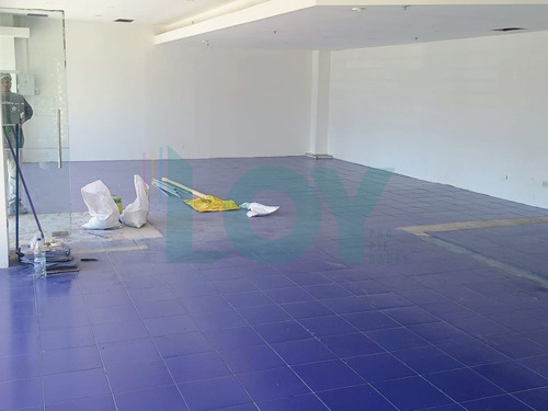Arriendo Local Comercial 107m2 En Ciudad Empresarial.