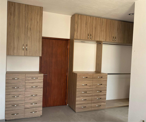 Casa De 3 Recámaras 3 Baños Completos Y Un Medio Baño