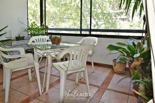 Departamento En Venta De 4 Dorm. En Las Condes / Metro Colon