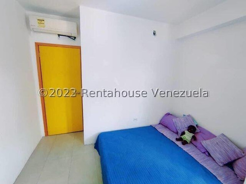 Vendo Apartamento En Urbanización Las Delicias, Código 23-18986 Cm Leer Descripción