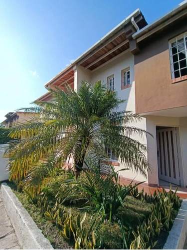 Townhouse En Venta En Urbanizacion Privada La Mejor De La Ribereña