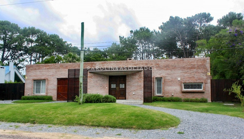 Moderna Casa En Rincon Del Indio -ref:1690