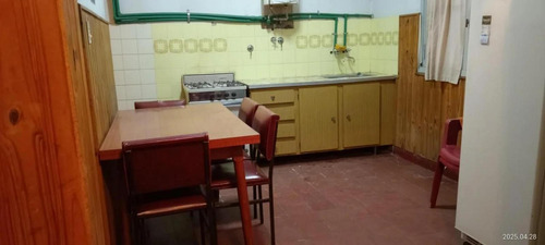 Casa En Venta - 5 Dormitorios 2 Baños - 9 De Julio