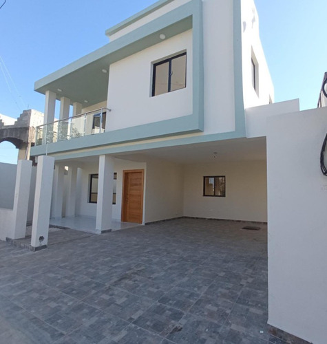 Casa En Venta De 2 Niveles En Prado Oriental, Autopista De San Isidro, S.d. Este.