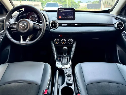 Mazda 2 1.5 Grand Touring Lx blindaje 2