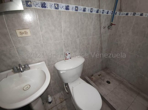 Casa En Venta En Pleno Casco Central De Turmero(1)