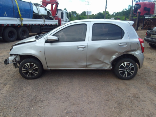 Sucata Toyota Etios Hb 1.3l Mt 2017 Para Venda De Peças