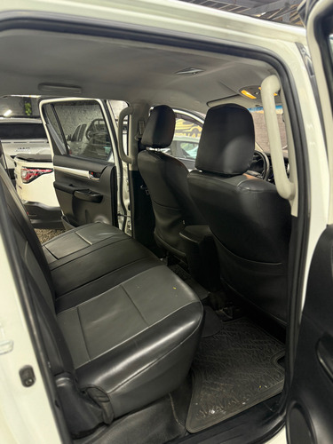 Toyota Hilux 2.7l MT 4x4