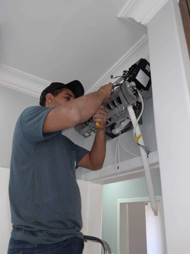 Imagem 1 de 5 de Instalação E Manutenção De Ar-condicionado