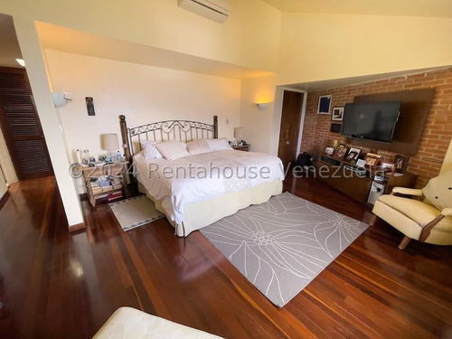 Alto Hatillo !! Hermosa Casa Con Vista Al Ávila, Impecable Cuidado Y Mantenimiento, 1.647 M2 Terreno, 408 M2 Constr., 4 Hab, 7 Baños, 6 Pe, Amplio Y Bello Anexo, Calle Cerrada Con Vigilancia Y Pozo