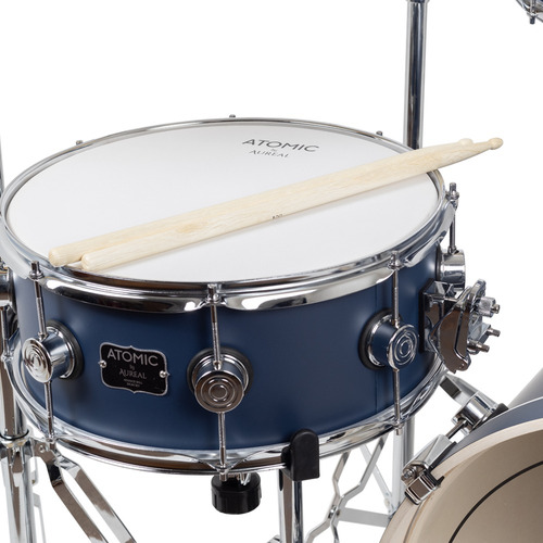 Bateria acústica Aureal Atomic com hardware e pratos Br Color Azul escuro