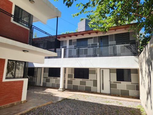 Venta Complejo De 6 Departamentos + Una Casa 