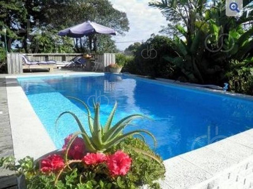 Imagen 1 de 18 de Casa De 5 Dormitorios Y Piscina En Punta Ballena. - Ref: 2639