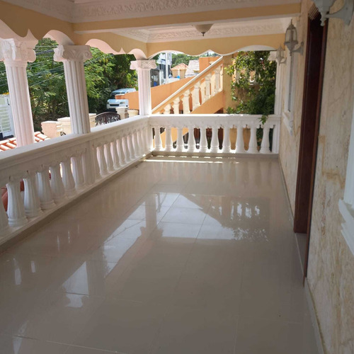 Imagen 8 de 10 de Hermosa Casa Por La Jacobo Majluta