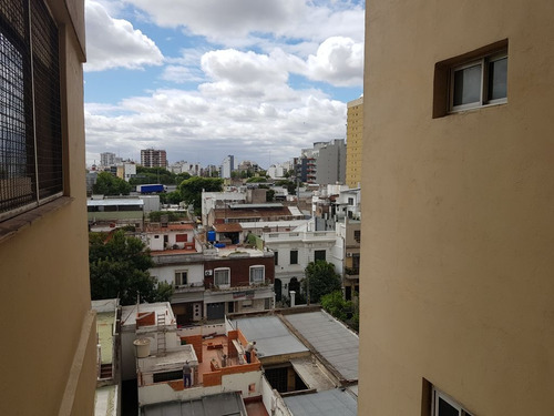 Le Viene De Perillas..3 Amb.a Mts Lope De Vega Y Rivadavia